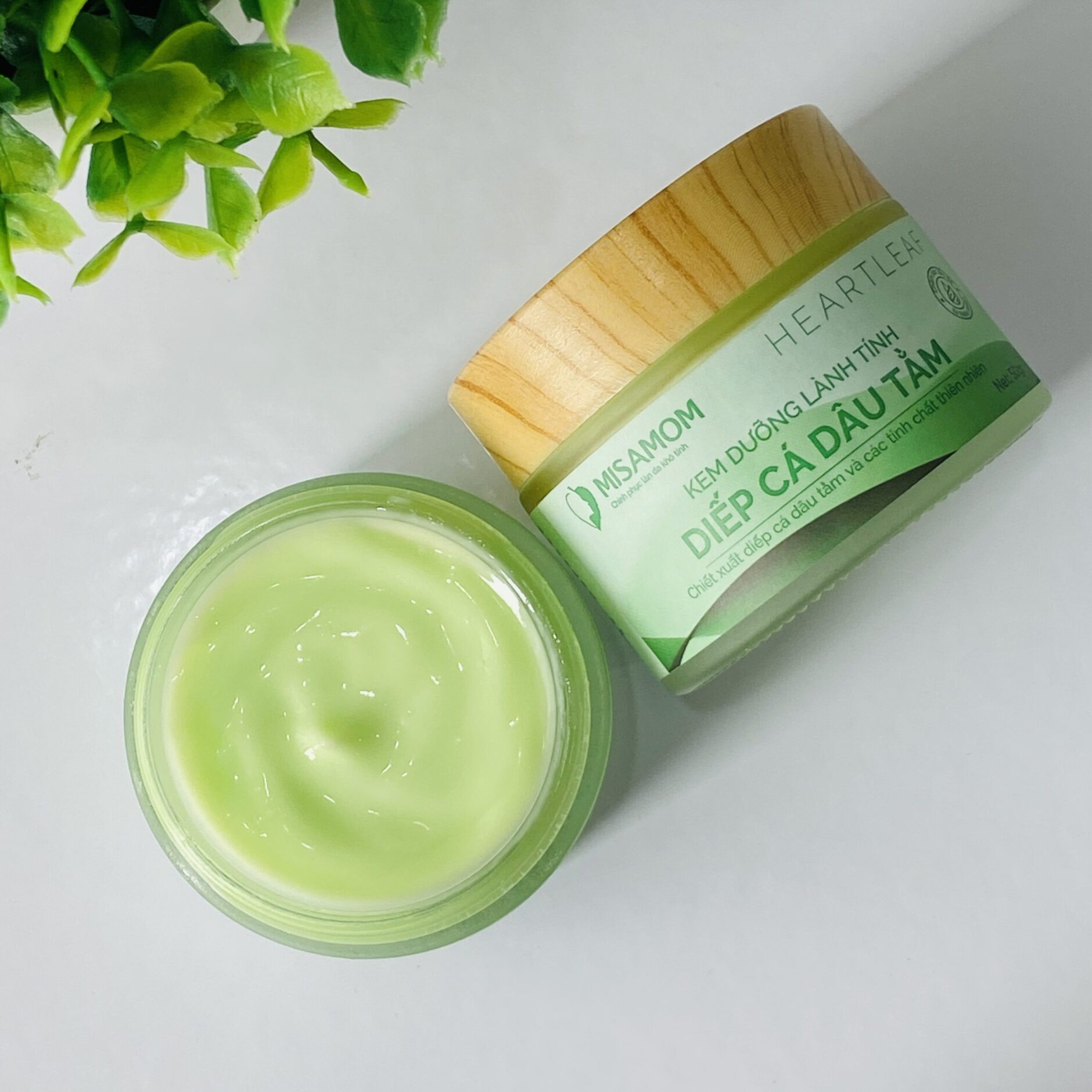 Phục hồi làn da với kem diếp cá dâu tằm